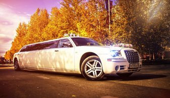 Свадебный лимузин Chrysler 300C Limousine № Л4874, белый