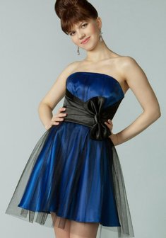 Вечернее платье М48026. С пышной юбкой, короткое без шлейфа.